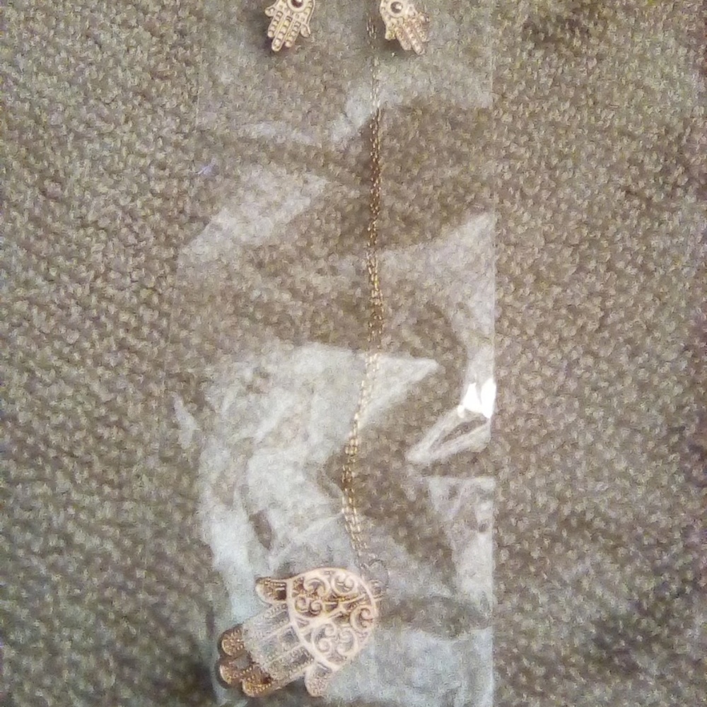 Set* Necklace & earrings